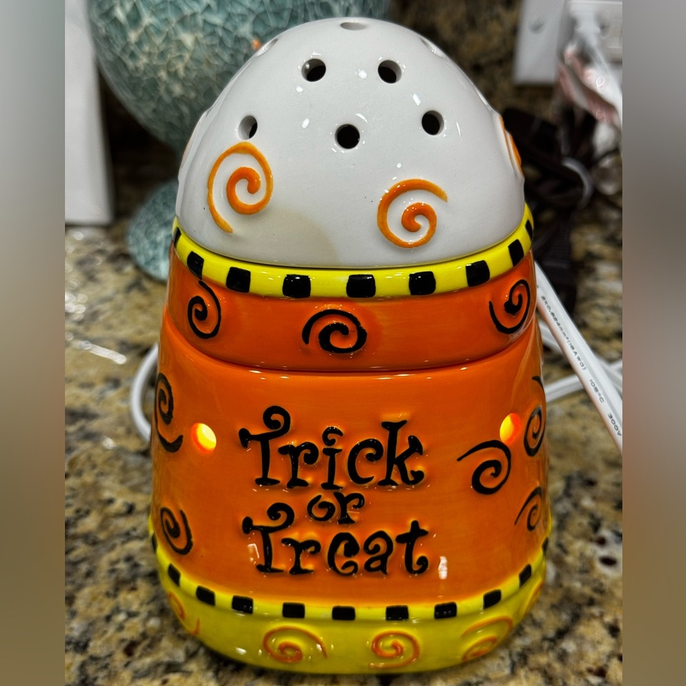 Candy Corn Scentsy Warmer Retired Trick or Treat 3 Piece Full Size Warmer